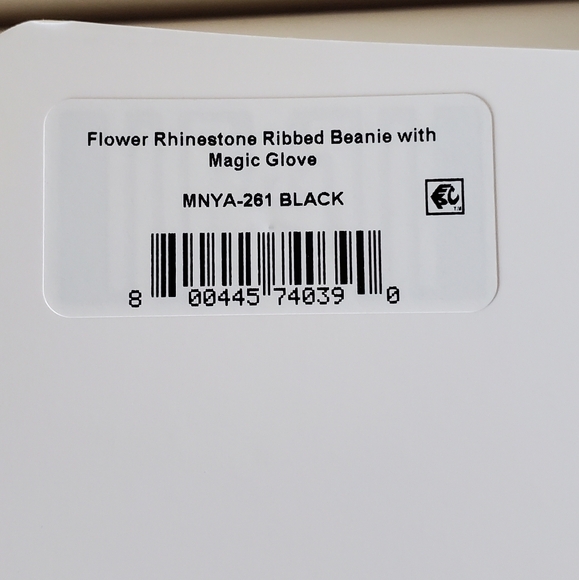 Madden NYC Grommet and Rhinestone Beanie Hat and Touch Screen Gloves New - Picture 7 of 9